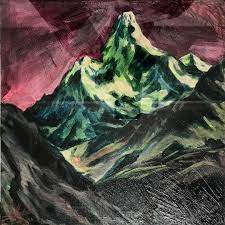 گفته اند جنس کوه قاف از زمرد سبز است و مادر همه کوههاست